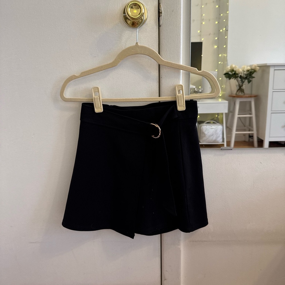 H&M Black High-Waist Skort with D-Ring Belt